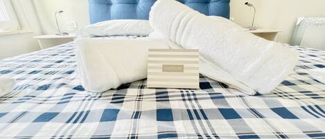 1 bedroom, bed sheets