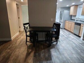 Dining - Comfortable 2 bedroom house with 4 beds  (Ava)