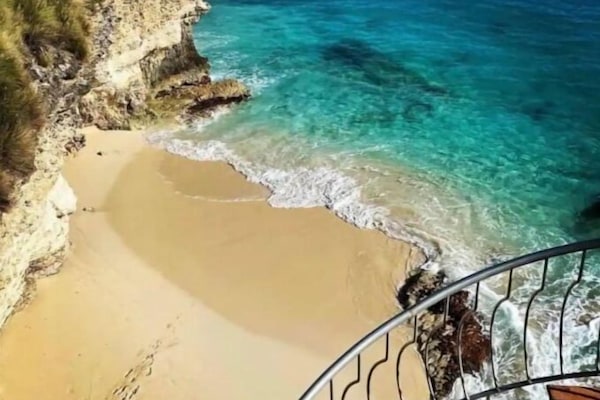 NĂ€ra stranden, solstolar och strandhanddukar