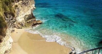 Spacious Family-Friendly Retreat with Private Beach & Stunning Ocean Views.