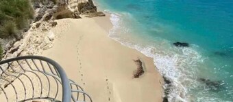 Spacious Family-Friendly Retreat with Private Beach & Stunning Ocean Views.