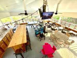 Dining - Sleep 10 in this Utila Suite, complete with full kitchen. (Utila)