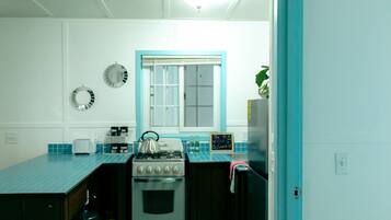 Cookware/dishes/utensils