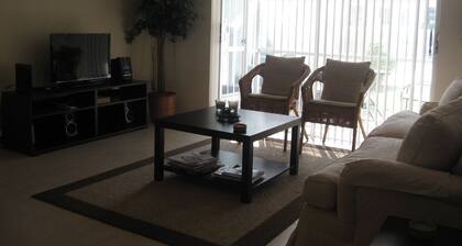 LOVELY APARTMENT 1 MILE TO BEACH - DEERFIELD BEACH - FREE PARKING