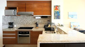 Fridge, microwave, oven, stovetop