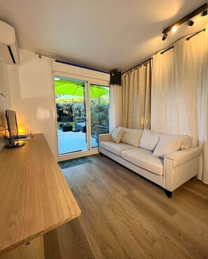 Smart TV - Évasion à Deux. Domaine Prestigieux. Jacuzzi & Parking Privés, Piscine Golf (Cannes)