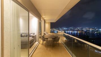 Apartment | Outdoor dining