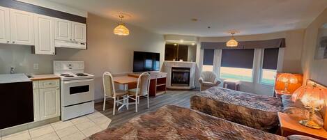 スタンダード スタジオ クイーンベッド 2 台 暖炉 | WiFi (無料)、ベッドシーツ