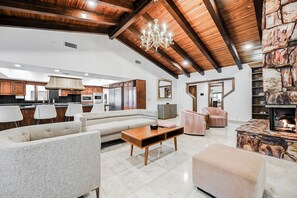 Smart-TV, peis, fotballspill og bøker