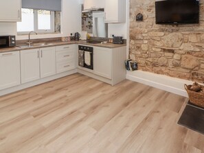 雪櫃、洗碗機、電熱水壺、多士爐