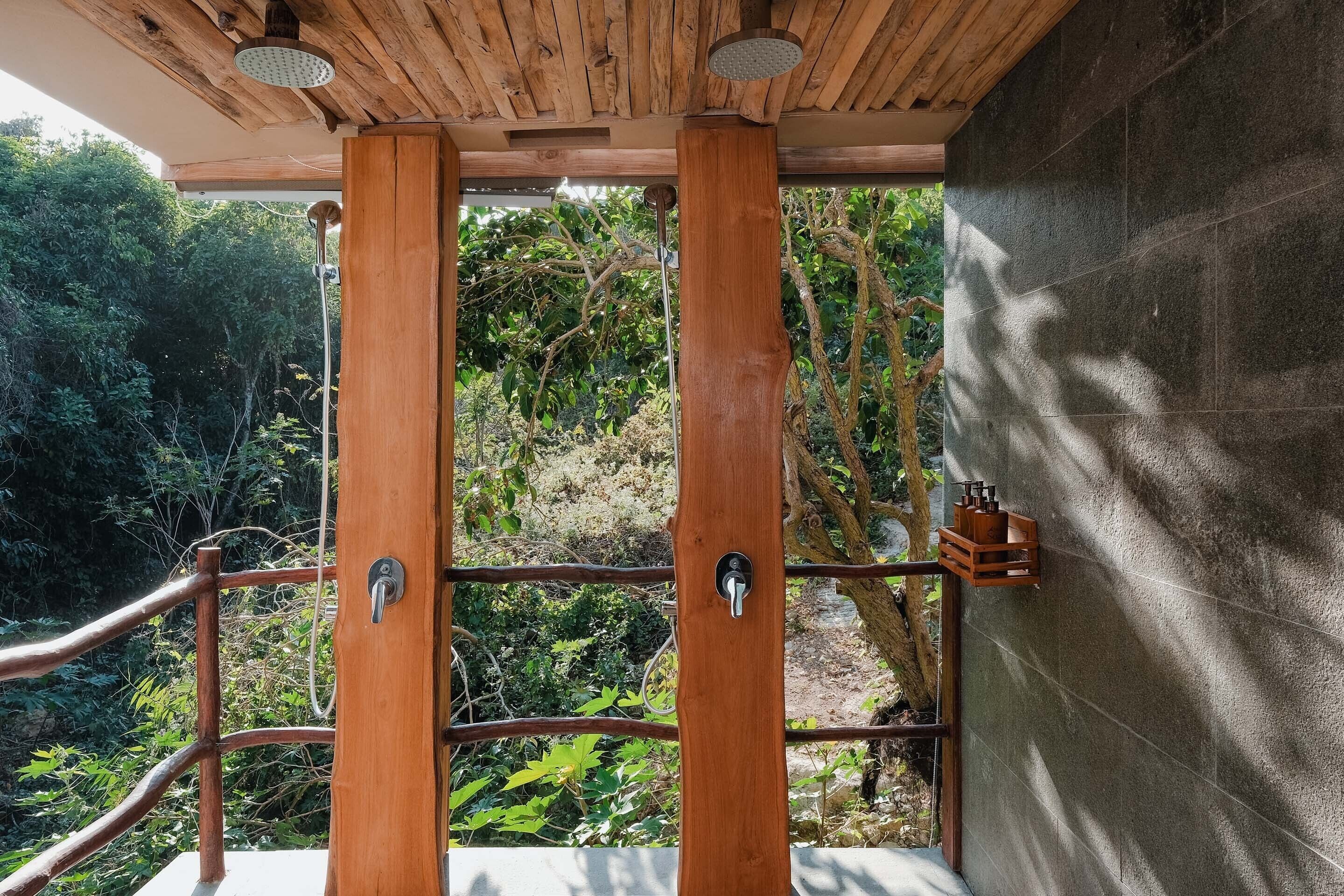 Four-bedroom Cliff Front Private Pool Villa | Kamar mandi | Bathtub dan shower terpisah dan pancuran hujan