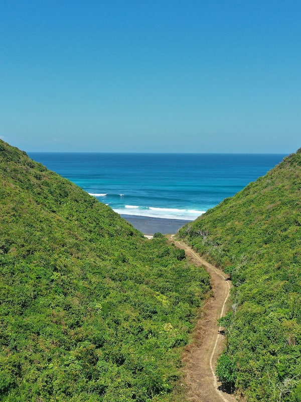Private beach, white sand, free beach shuttle, beach towels