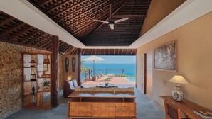 One-bedroom Cliff Front Private Pool Villa | Oppholdsområde | Smarthøyttalere og printere