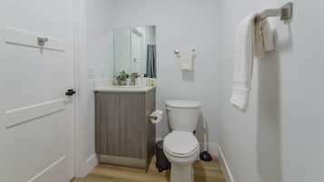 City Apartment | Bathroom