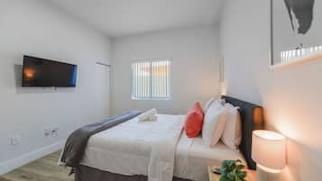 City Apartment | 1 bedroom, blackout curtains, iron/ironing board, free WiFi