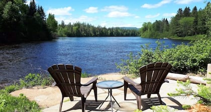 Le Grand Héron | Waterfront Cabin with Spa