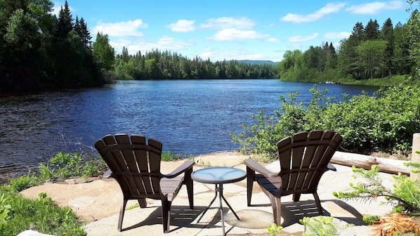 Terrace/patio - Waterfront Cabin with Spa - Le Grand Heron (Shannon)