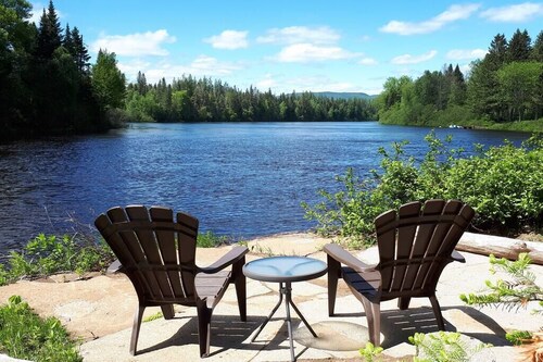 Chalet au Bord de l'Eau avec Spa | Le Pic-Bois