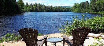 Chalet au Bord de l'Eau avec Spa | Le Pic-Bois