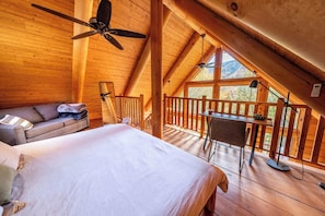 Téléviseur, foyer, livres, bureau