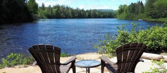 Chalet au Bord de l'Eau avec Spa | Le Geai Bleu