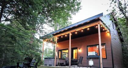 Waterfront Cabin with Spa | Le Huard