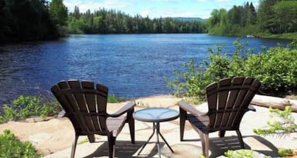 Waterfront Cabin with Spa | Le Huard