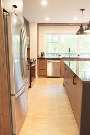 Fridge, microwave, oven, stovetop - Spa and Incredible view - Chalet Oasis (Saint-Philémon)