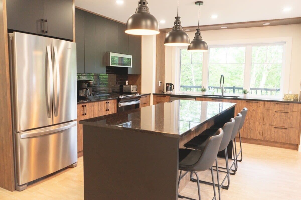 Frigorífic, microones, forn i placa de cuina 