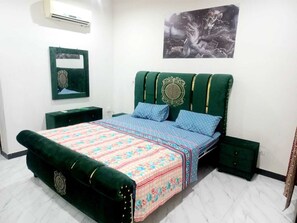 1 bedroom, iron/ironing board, bed sheets - 1 bed apartment 2 bed apartment Available for Delly weekly basis E11 (Islamabad)