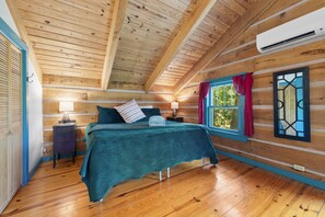 3 habitaciones, escritorio y tabla de planchar con plancha 