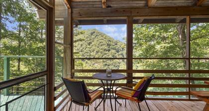 Grandpa Dans Cabin+Mtn River view 34 acre retreat