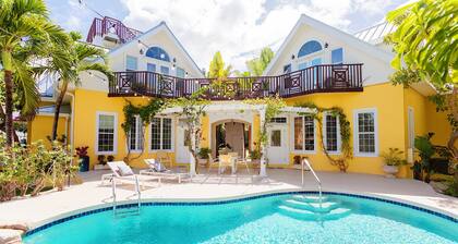 Spacious & Relaxing Mango Suite at Award-Winning Shangri-La Bed & Breakfast