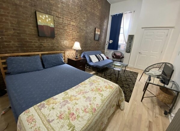 Iron/ironing board, free WiFi, bed sheets