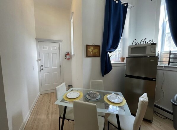 Dining - Elegant Studio near NYC – Bright & Modern (Jersey City)