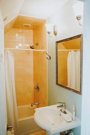 Hårføner, håndklær, såpe og sjampo