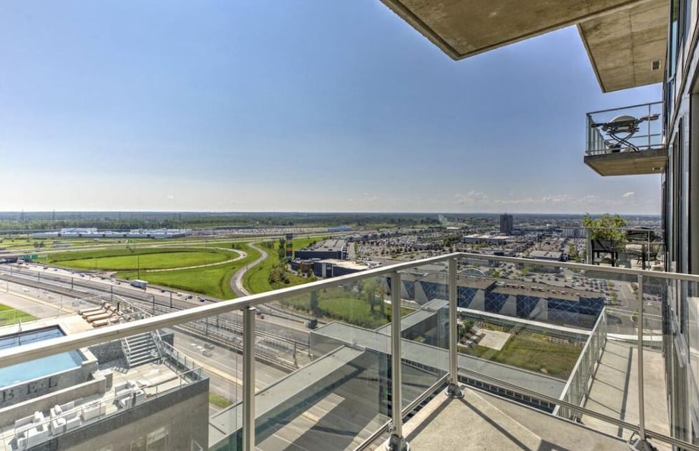 BRANDNEW LUXURY CONDO DIX30 Brossard Vrbo