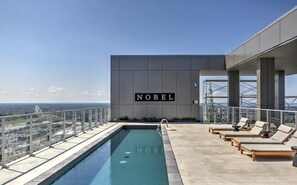 Pool - BRANDNEW LUXURY CONDO DIX30 (Brossard)