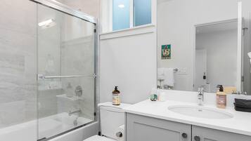 Classic Studio | Bathroom