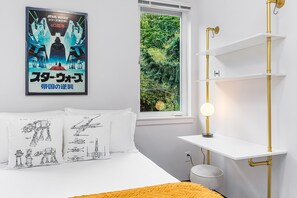 Classic Studio | Iron/ironing board, free WiFi - Darth Vader's Death Star Suite (Seattle)