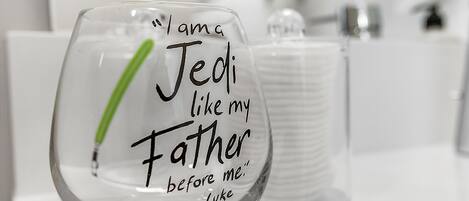 A clear glass with a quote from Luke in Star Wars.