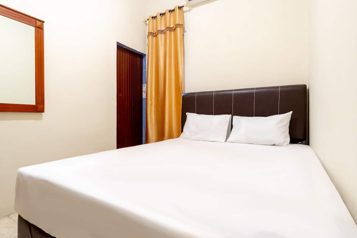 Standard Double Room | Laptop workspace, free WiFi, bed sheets