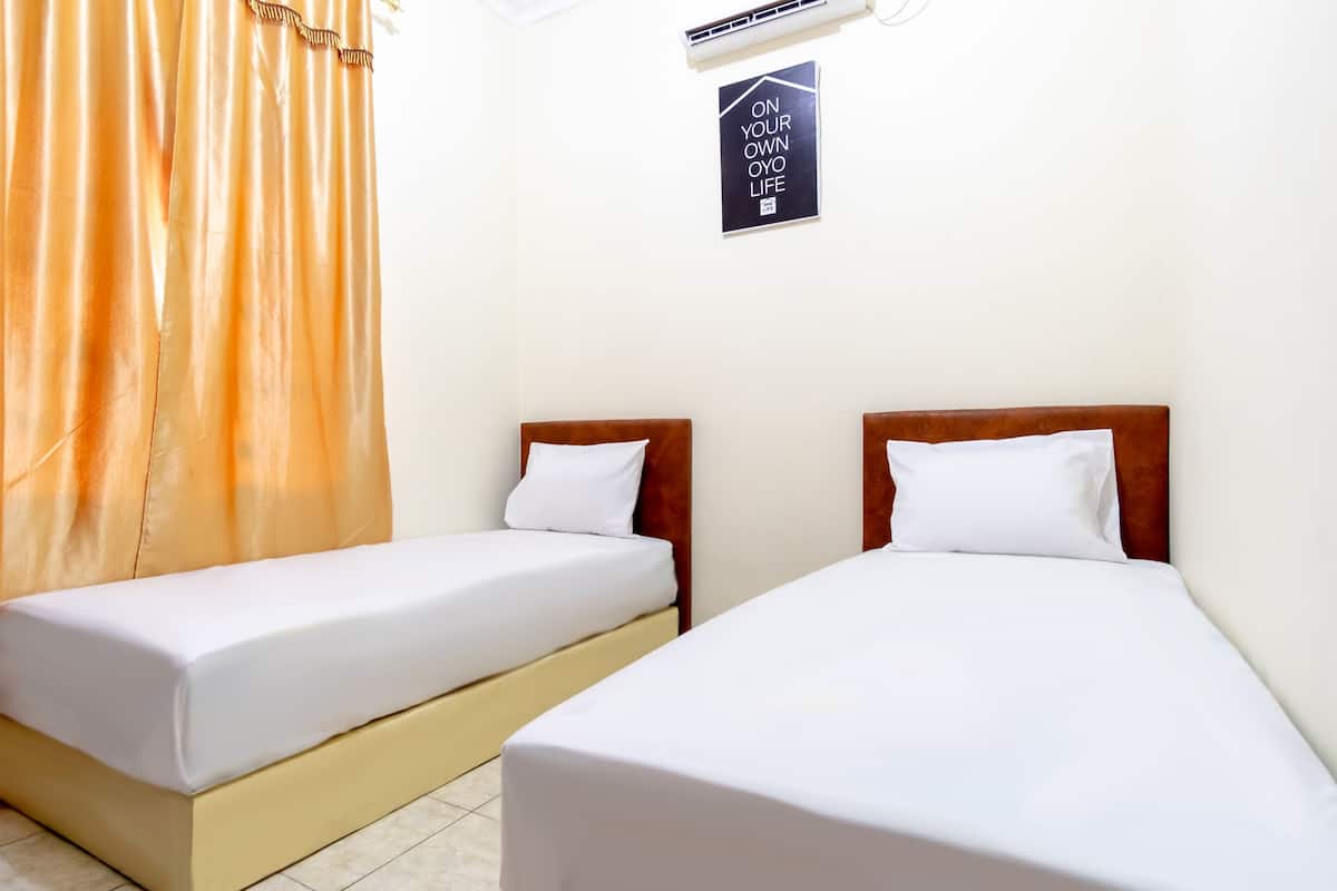 Deluxe Double Room | Laptop workspace, free WiFi, bed sheets