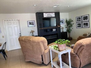 Smart TV, fireplace