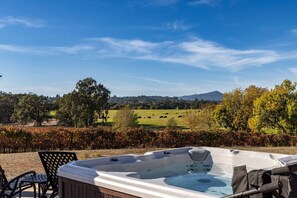 Outdoor spa tub - Villa Valentina: Situated on 3.5 picturesque wine country acres surrounded by vineyards (Santa Rosa)