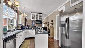 Micro-ondes, four, plaque de cuisson, lave-vaisselle