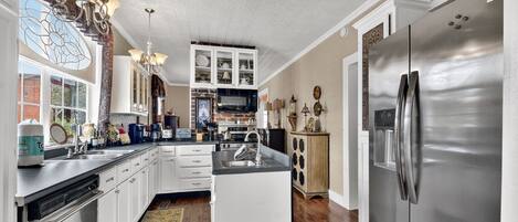 Microwave, oven, stovetop, dishwasher