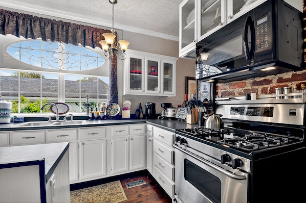 Micro-ondes, four, plaque de cuisson, lave-vaisselle