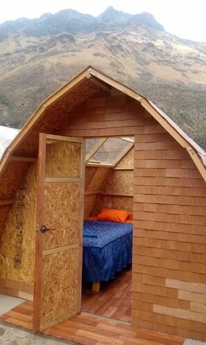 Basic Cabin, 2 Twin Beds, Mountain View | 1 bedroom, free WiFi, bed sheets - Soraypampa Hostel (Mollepata)