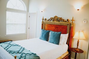 1 bedroom, desk, iron/ironing board, WiFi